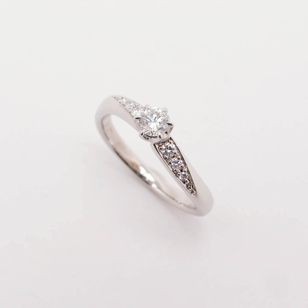 ロイヤルアッシャー ダイヤモンド リング 0.18ct F-VS1 0.07ct 11号 Pt900 鑑定書 証明書付 新品仕上げ Sランク 513993