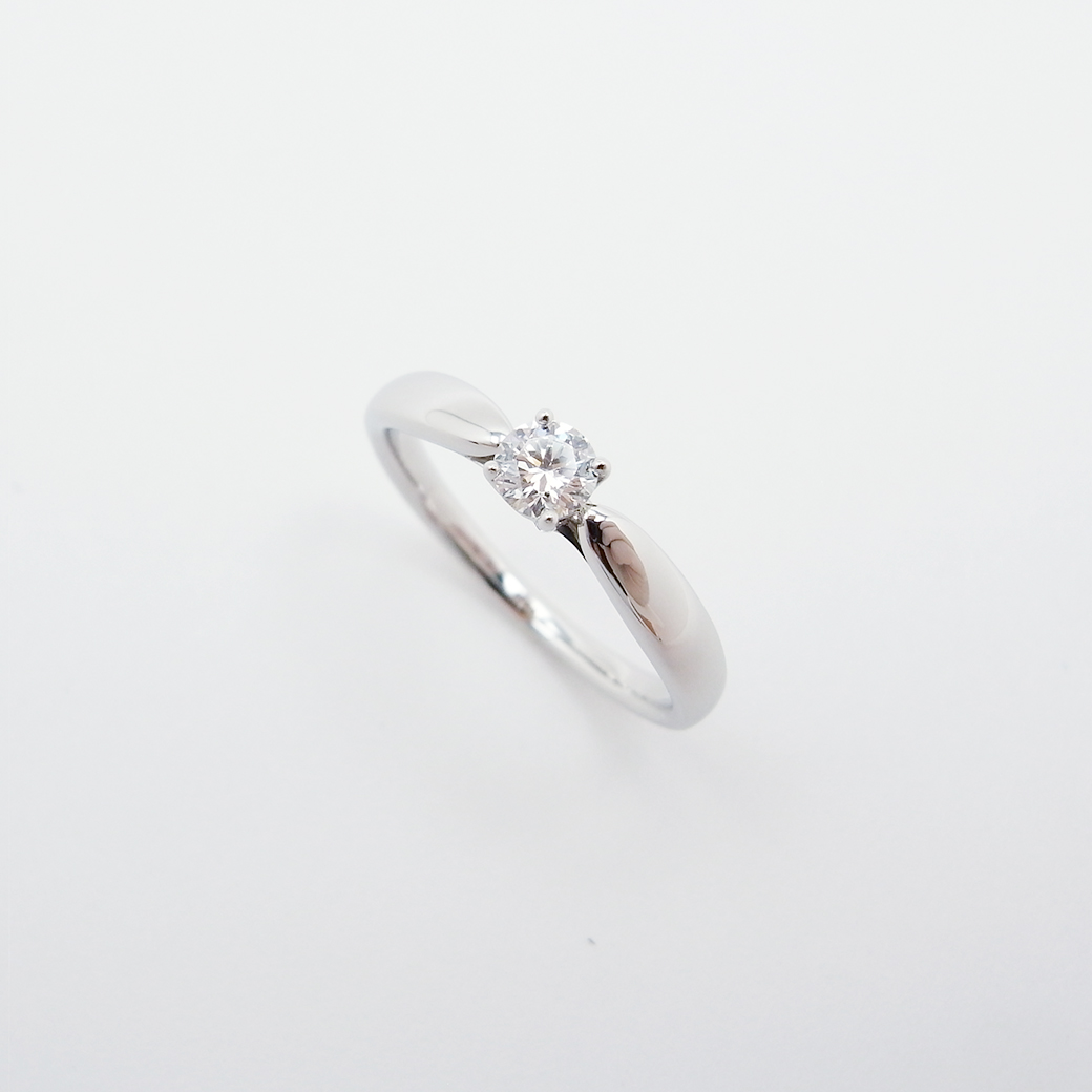 直送商品アクセサリーらせいたし Tiffany ダイヤモンド リング 0.21ct G VS1の通販 by 競美