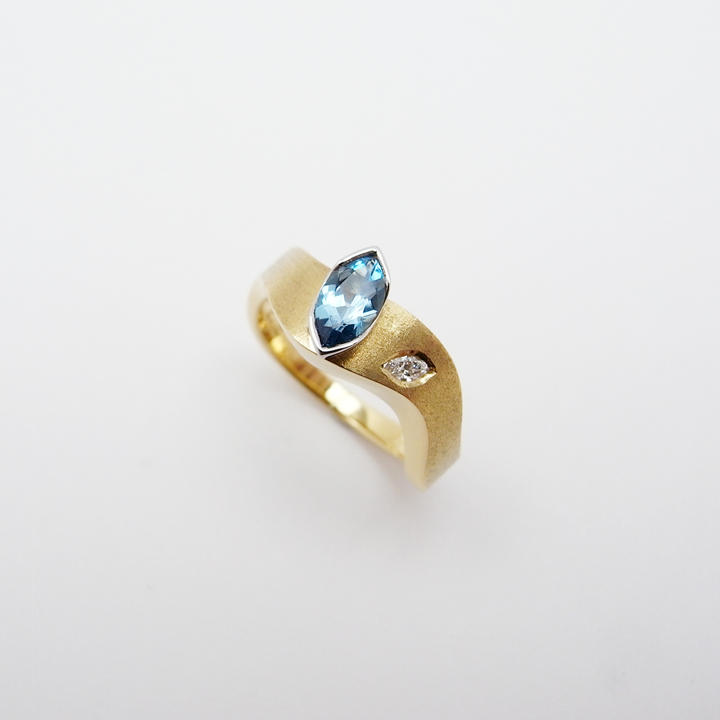 のぼり「リサイクル」 レトロ K18 オパール opal 0.45ct ダイヤ 13号